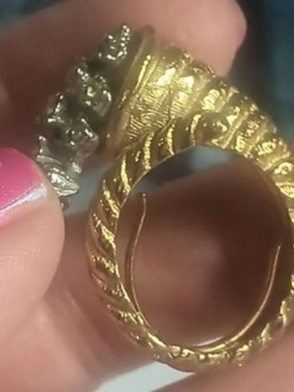 Avon Vintage Gold Tone Cornucopia Rhinestone Cluster Cocktail Ring